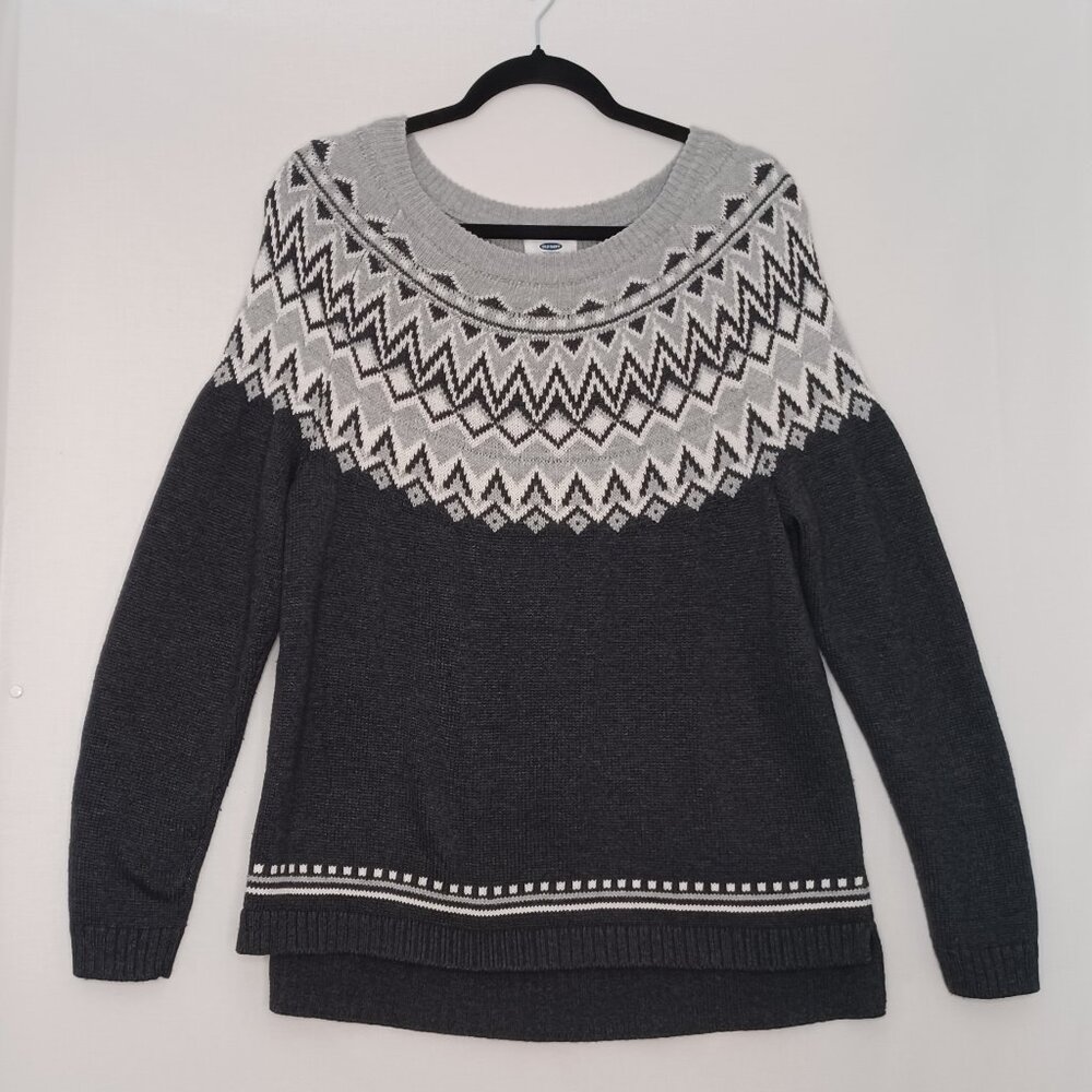 Women's Old Navy Dark Gray/Black Sweater with White/Light Gray Design Size Large